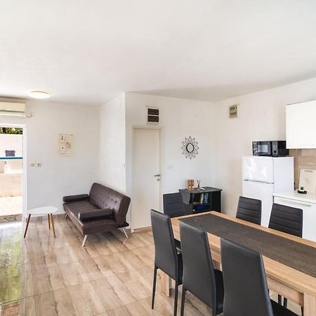 Sea-Views Brazza Apartments With Private Pool Milna  Εξωτερικό φωτογραφία