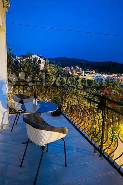 Sea-Views Brazza Apartments With Private Pool Milna  Εξωτερικό φωτογραφία