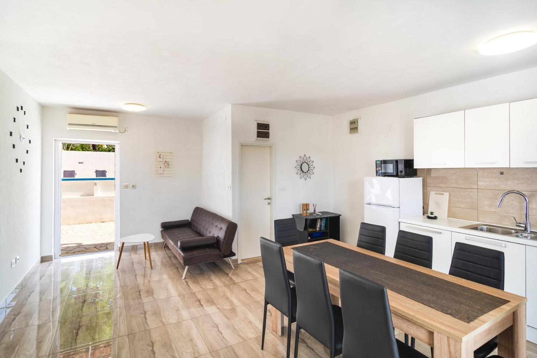 Sea-Views Brazza Apartments With Private Pool Milna  Εξωτερικό φωτογραφία