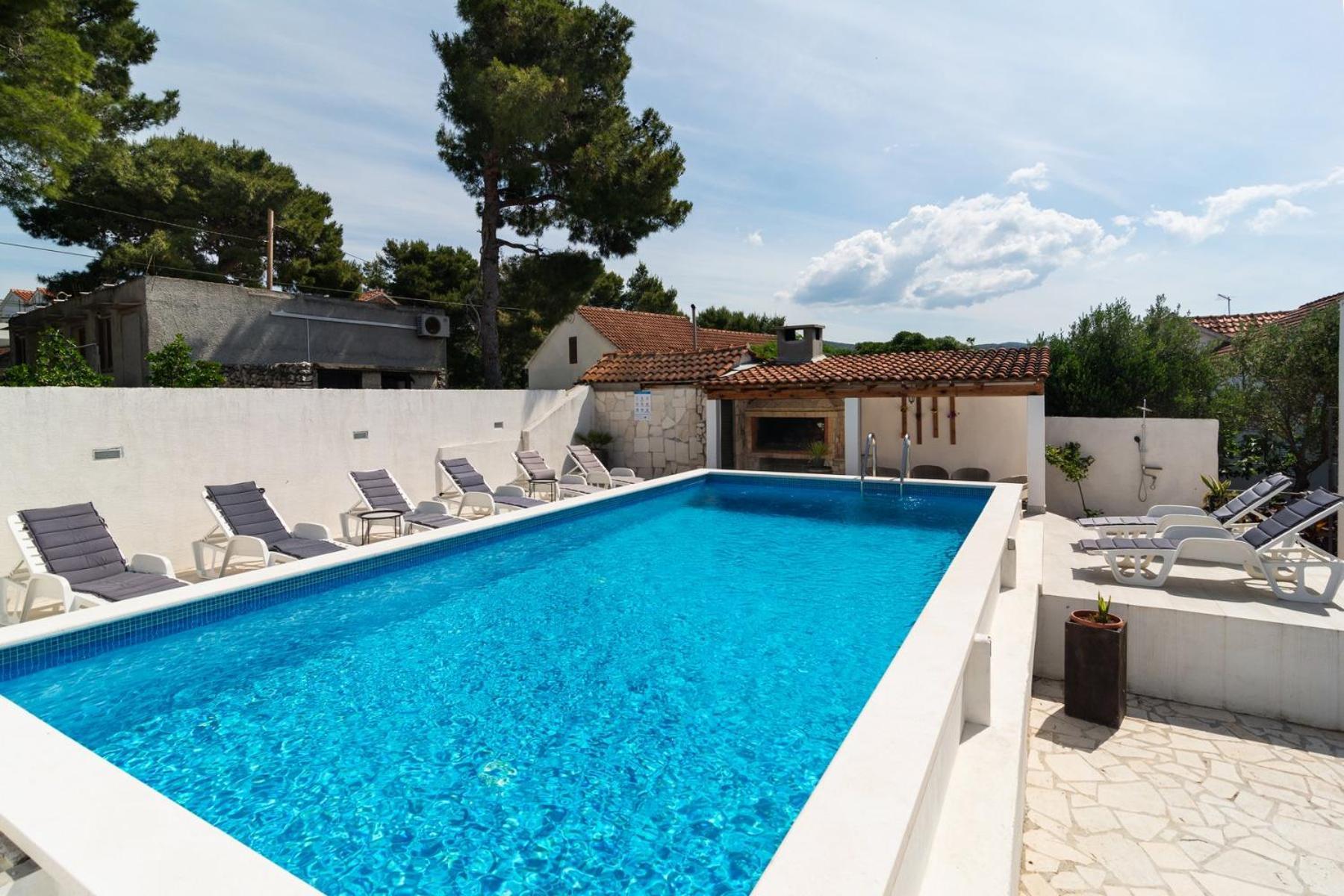Sea-Views Brazza Apartments With Private Pool Milna  Εξωτερικό φωτογραφία