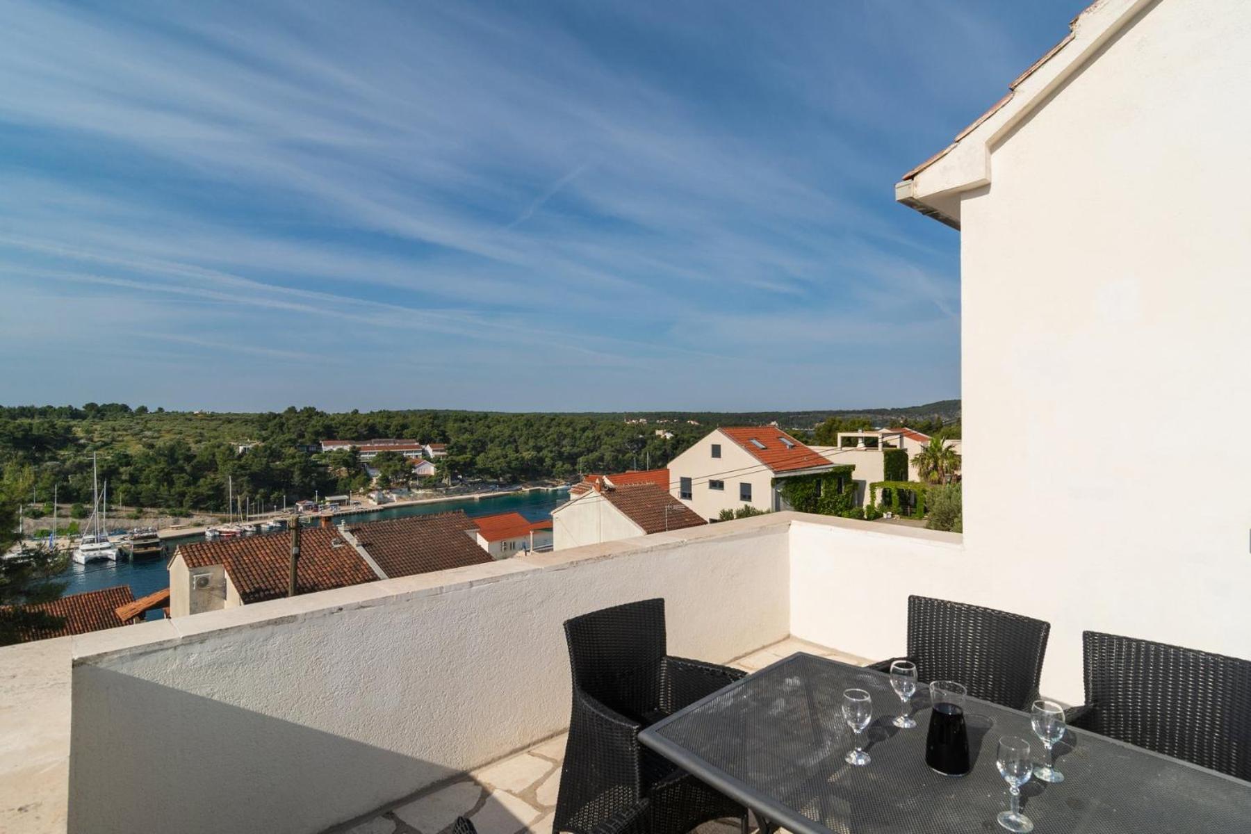 Sea-Views Brazza Apartments With Private Pool Milna  Εξωτερικό φωτογραφία