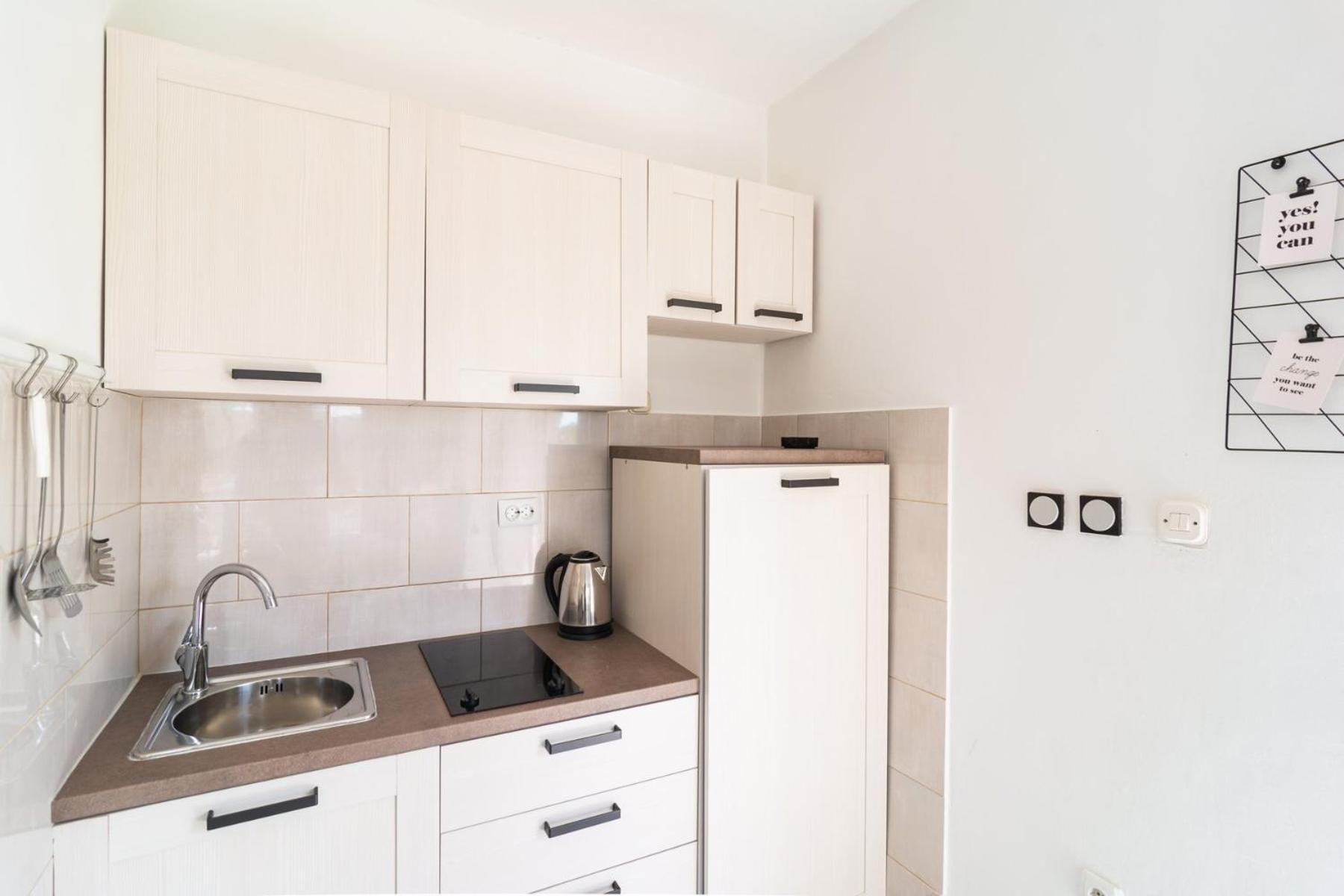 Sea-Views Brazza Apartments With Private Pool Milna  Εξωτερικό φωτογραφία
