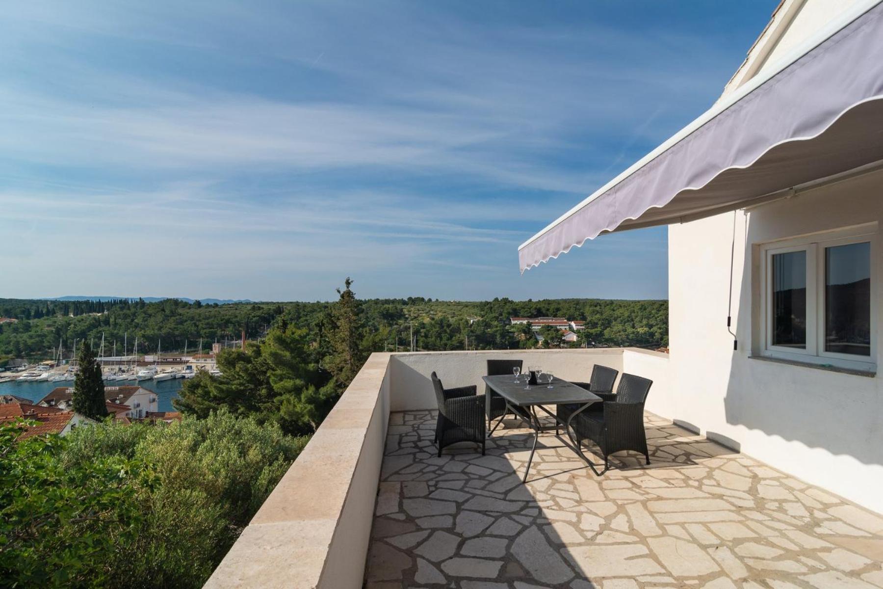 Sea-Views Brazza Apartments With Private Pool Milna  Εξωτερικό φωτογραφία