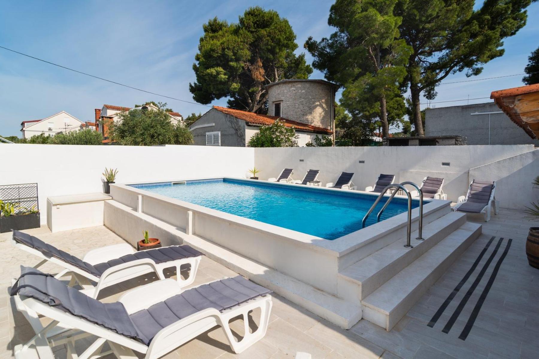 Sea-Views Brazza Apartments With Private Pool Milna  Εξωτερικό φωτογραφία