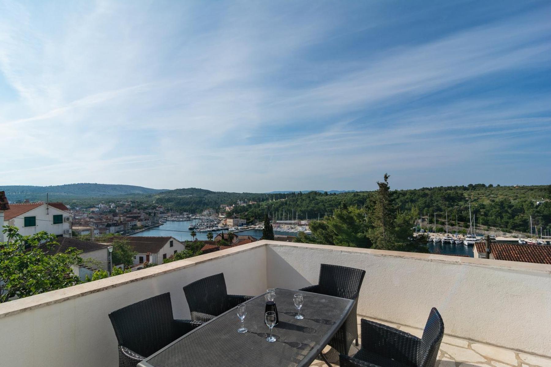 Sea-Views Brazza Apartments With Private Pool Milna  Εξωτερικό φωτογραφία