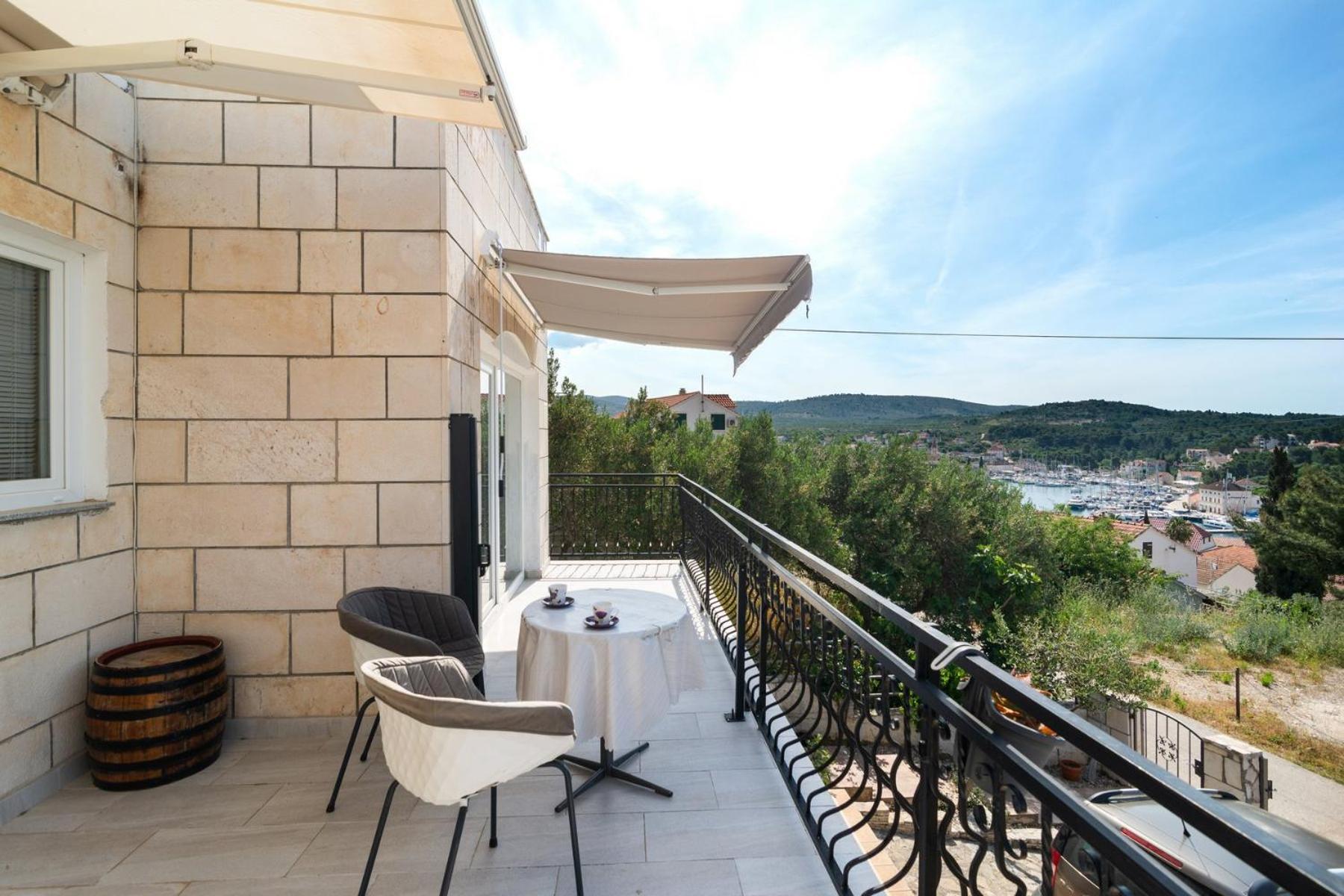 Sea-Views Brazza Apartments With Private Pool Milna  Εξωτερικό φωτογραφία