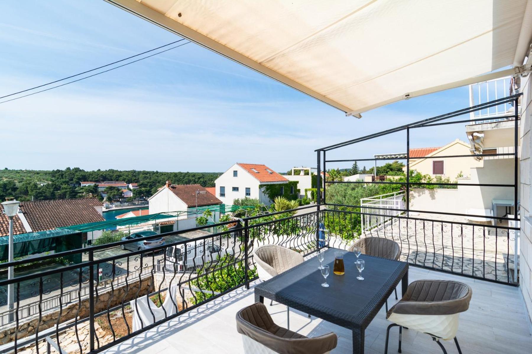 Sea-Views Brazza Apartments With Private Pool Milna  Εξωτερικό φωτογραφία